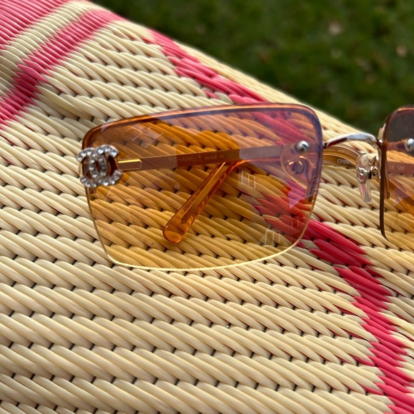 Chanel Vintage Sunglasses with rhinestone CC’s. - Picture 2 of 13